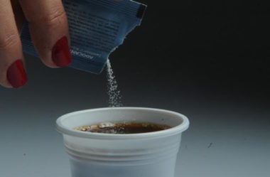 Adoçante Faz Mal a Saúde? Emagrece, Engorda ou É um Veneno?